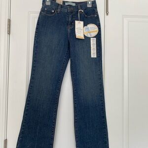 NWT Levi’s 512 Boot Cut Jeans. Size 6P Medium.